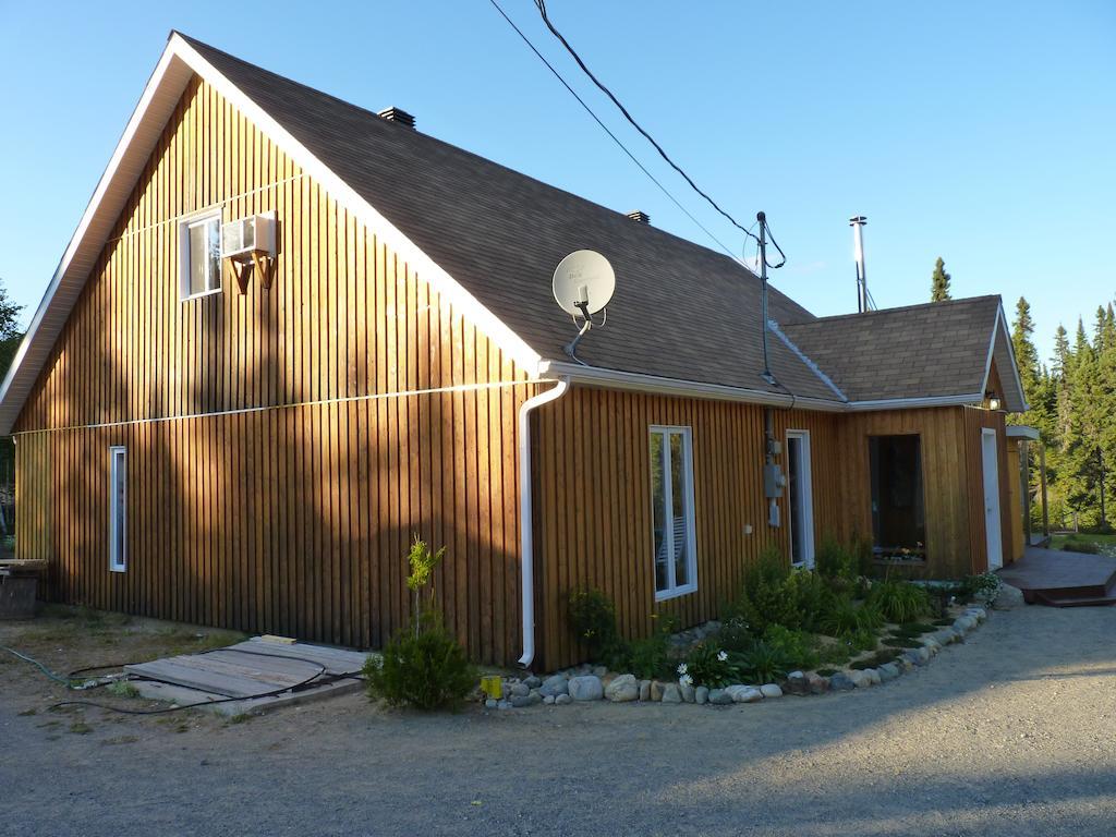 Gite De La Riviere Bed and Breakfast Chibougamau Exterior foto
