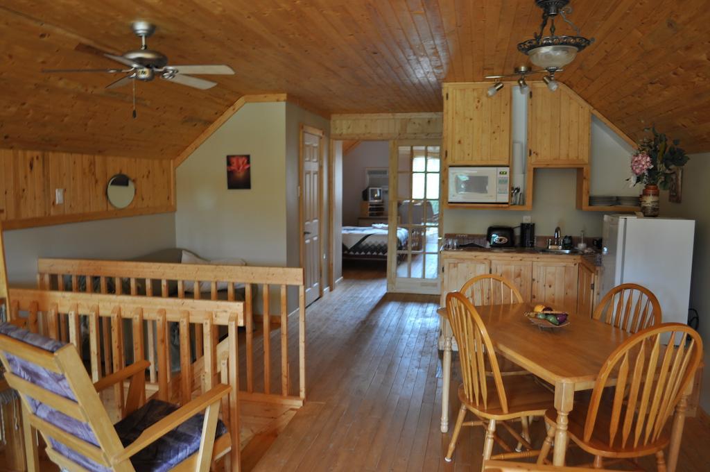 Gite De La Riviere Bed and Breakfast Chibougamau Exterior foto
