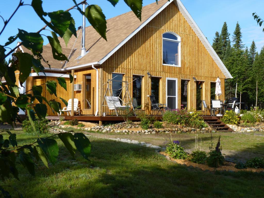 Gite De La Riviere Bed and Breakfast Chibougamau Exterior foto