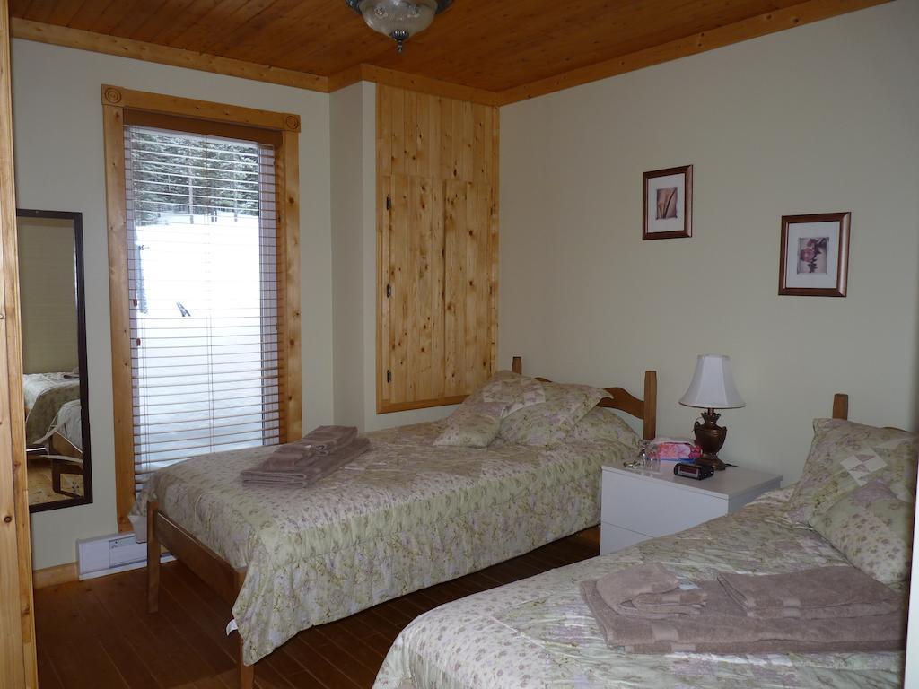 Gite De La Riviere Bed and Breakfast Chibougamau Habitación foto