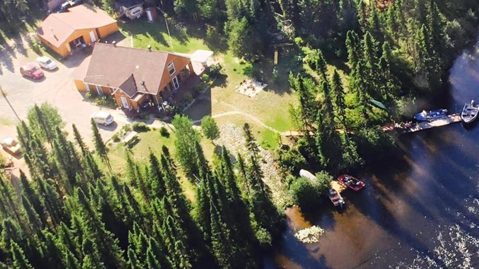 Gite De La Riviere Bed and Breakfast Chibougamau Exterior foto